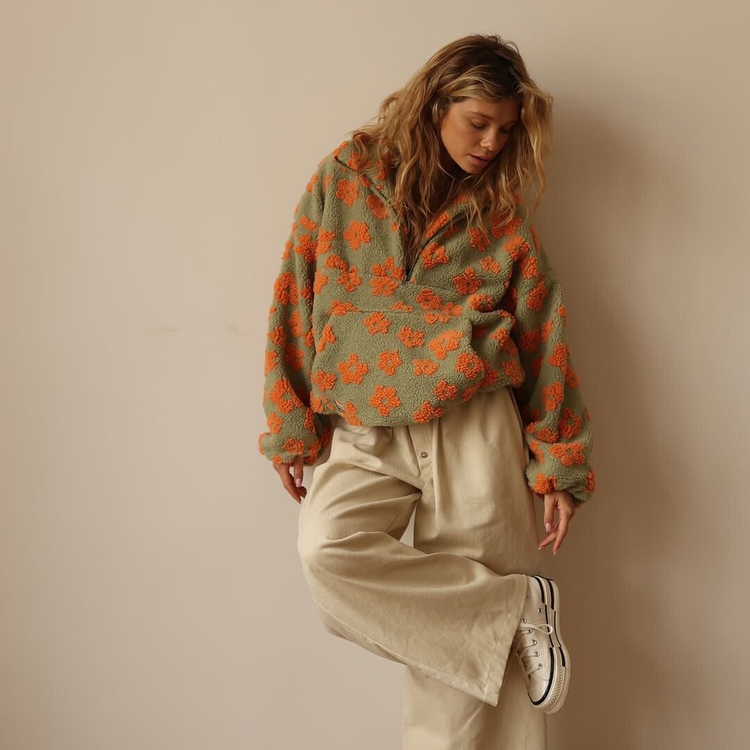 Wanda — Fleece Pullover for Women with Floral Print (8)